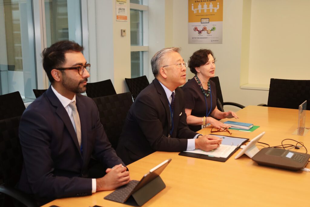 Donald Lu Meets Pakistani FM Muhammad Aurangzeb at World Bank Headquarters